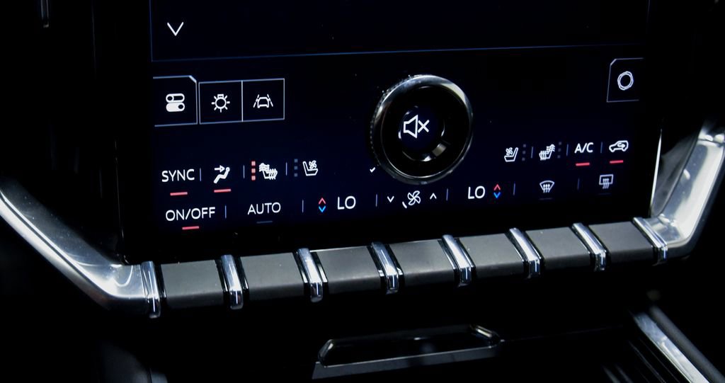 Used 2025 GMC Acadia Denali image 25