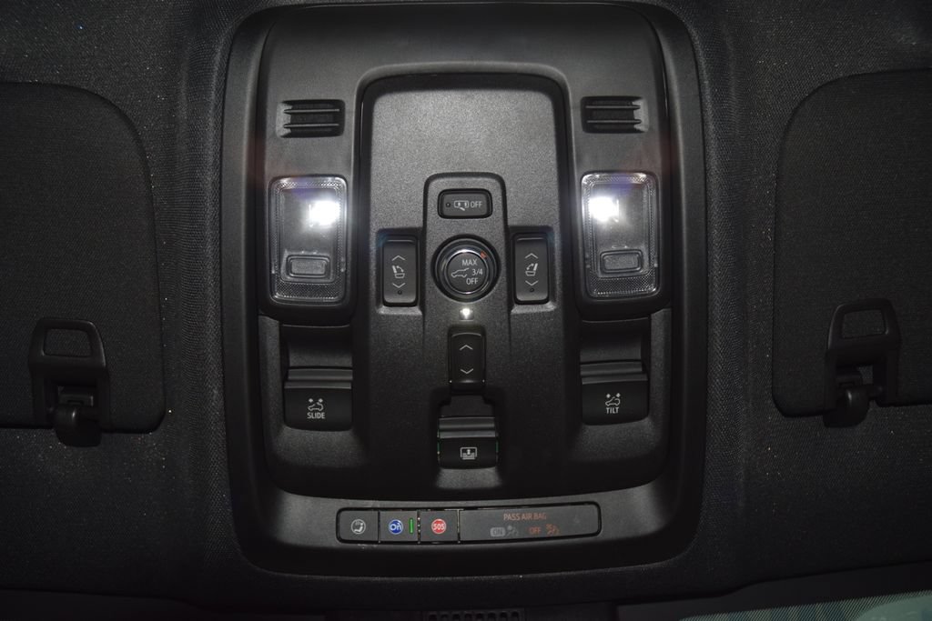 Used 2025 Chevrolet Suburban High Country AWD/4WD image 53