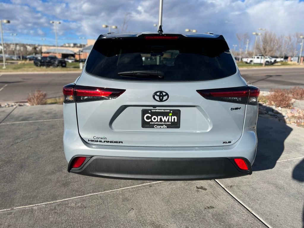 Used 2025 Toyota Highlander XLE image 6