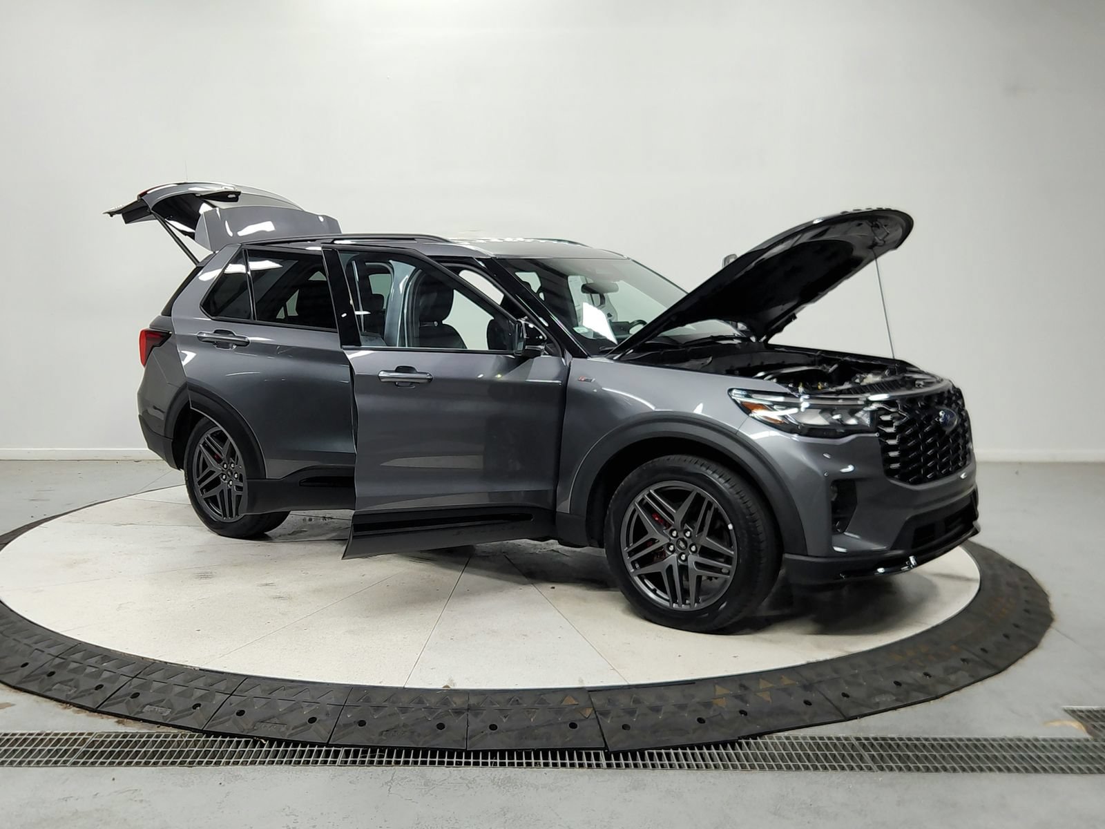 Used 2025 Ford Explorer ST-Line w/ ST-Line Street Pack AWD/4WD image 10