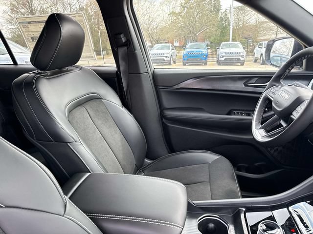 New 2025 Jeep Grand Cherokee L Altitude RWD image 25