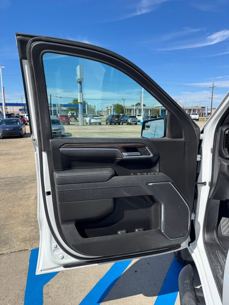 Used 2025 Chevrolet Silverado 1500 LT Trail Boss w/ Protection Package AWD/4WD image 8