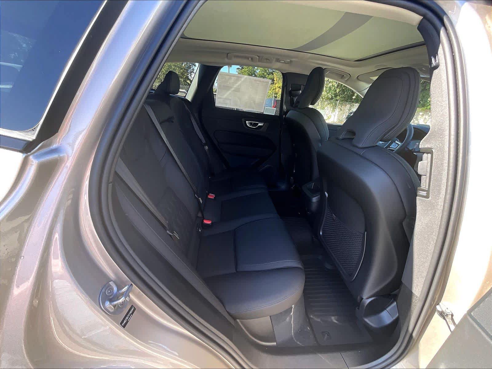 New 2027 Volvo XC60 B5 Plus AWD/4WD image 27