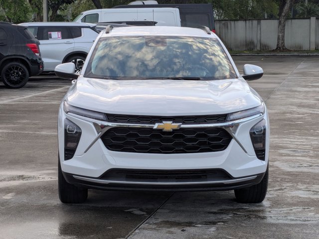 Used 2024 Chevrolet Trax LT w/ Driver Confidence Package image 2