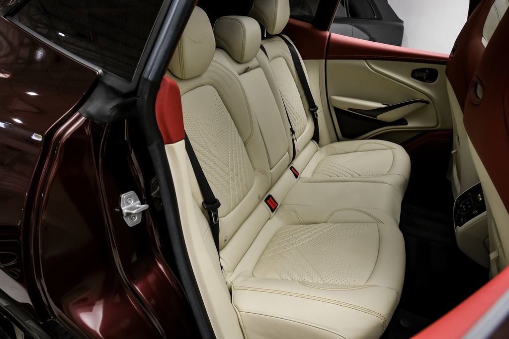 Used 2022 Aston Martin DBX AWD/4WD image 39