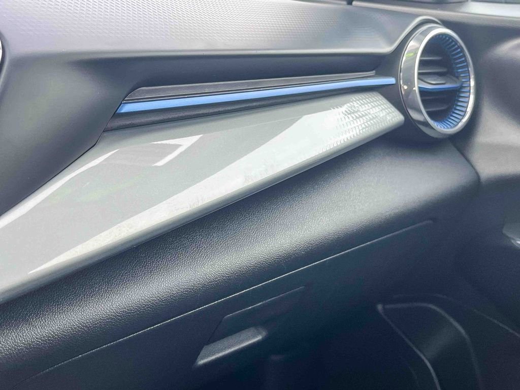 Certified 2025 Chevrolet Trax LT w/ LT Convenience Package image 51