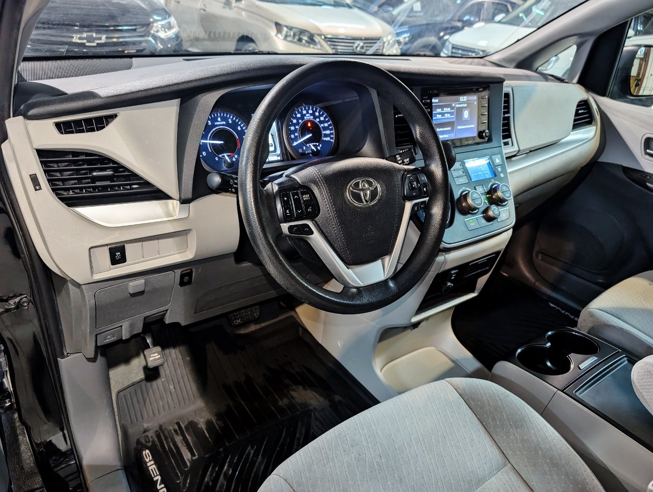 Used 2020 Toyota Sienna LE AWD/4WD image 15