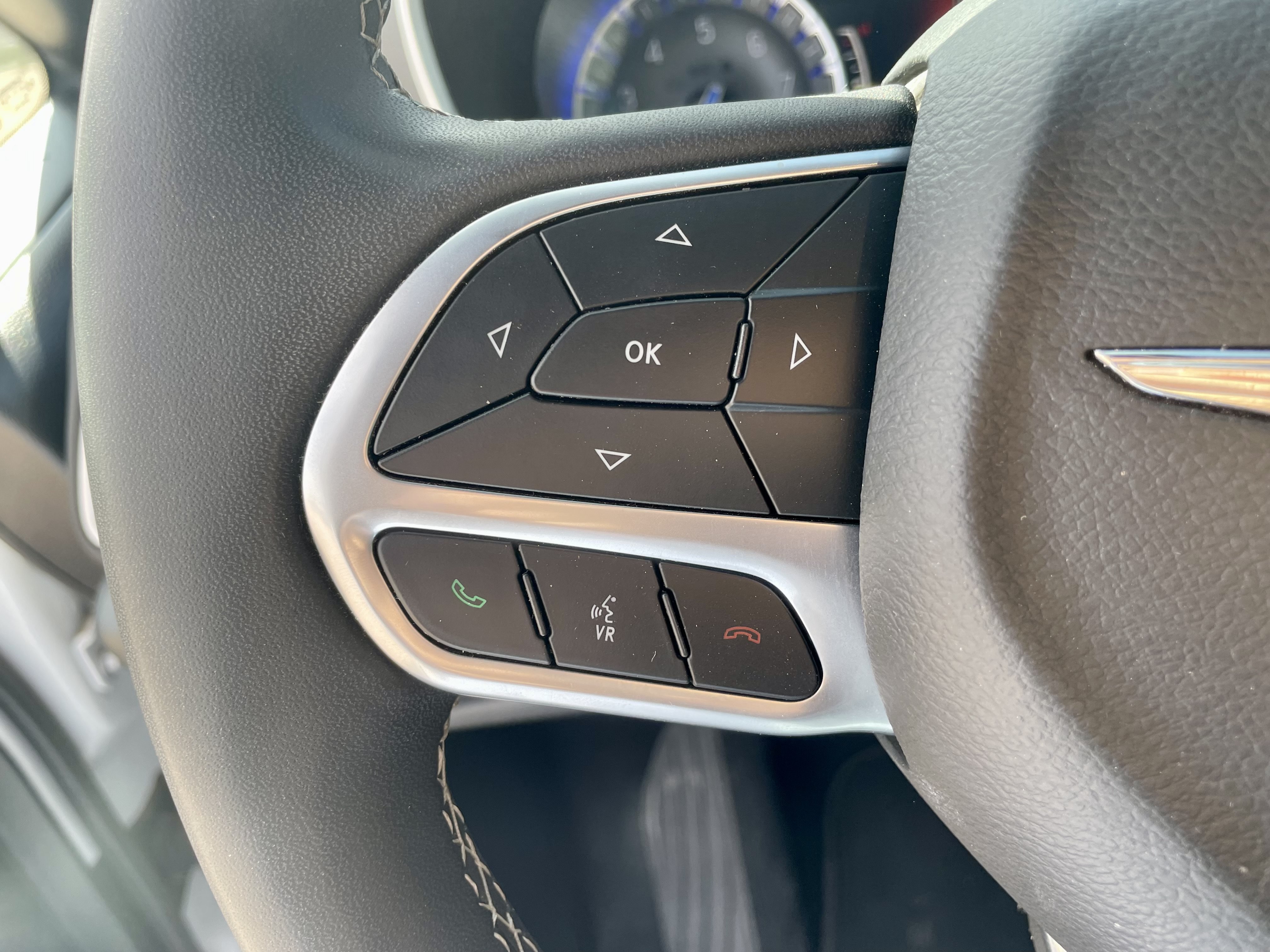 Used 2025 Chrysler Pacifica Select FWD image 14