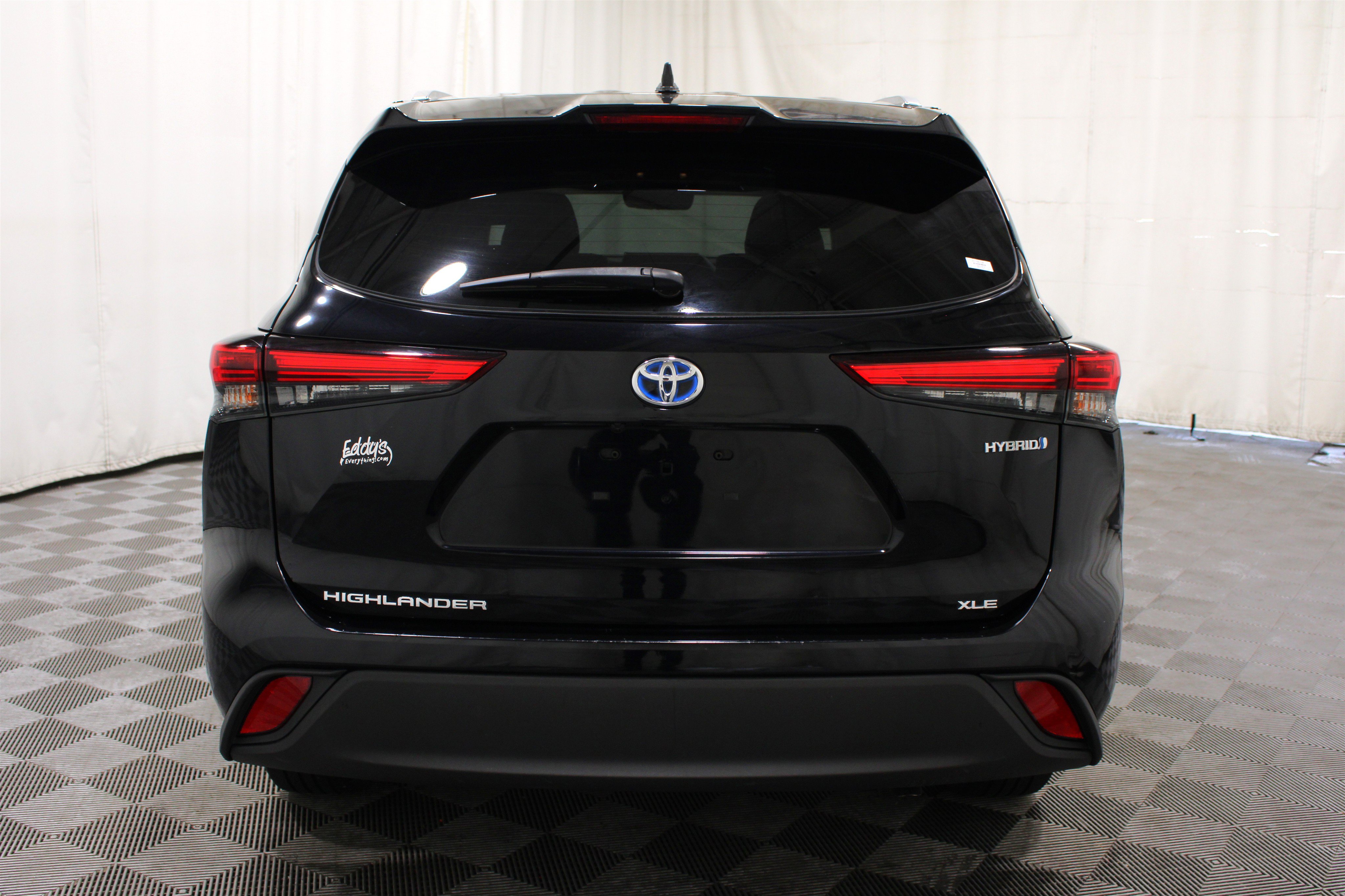 Used 2020 Toyota Highlander XLE AWD/4WD image 32