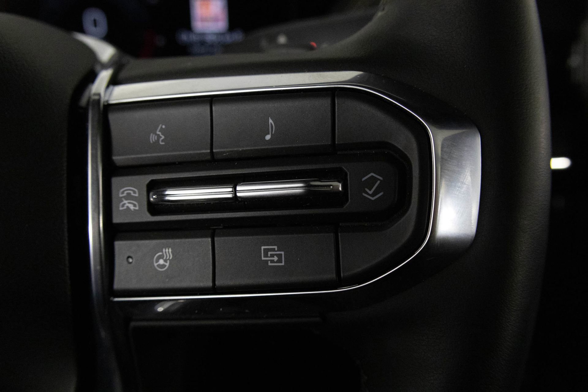 Used 2025 GMC Yukon Elevation image 28