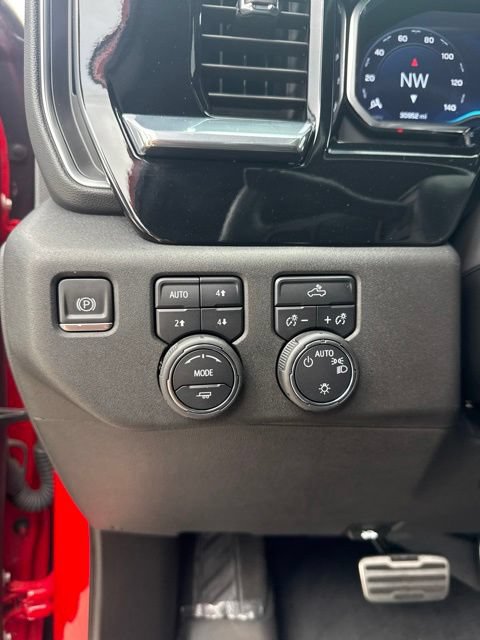 Used 2024 Chevrolet Silverado 1500 LT w/ Z71 Off-Road Package AWD/4WD image 27
