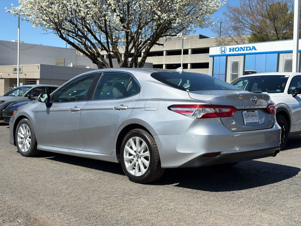 Used 2019 Toyota Camry LE image 5