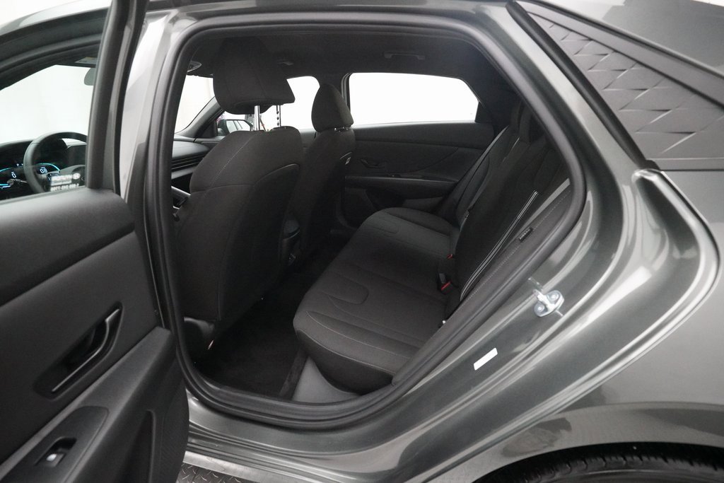 Used 2025 Hyundai Elantra Sport image 15