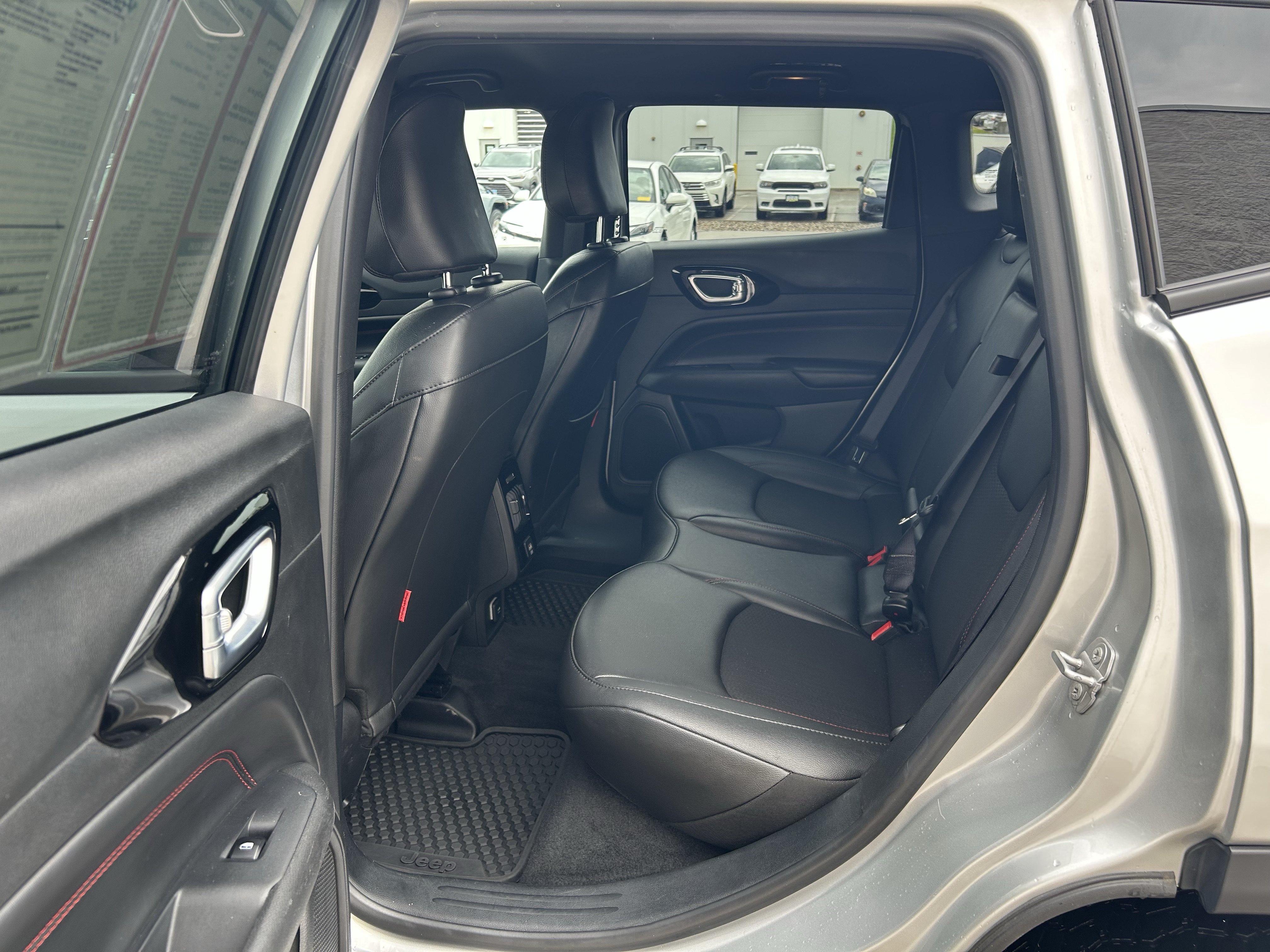 Used 2025 Jeep Compass Trailhawk AWD/4WD image 19