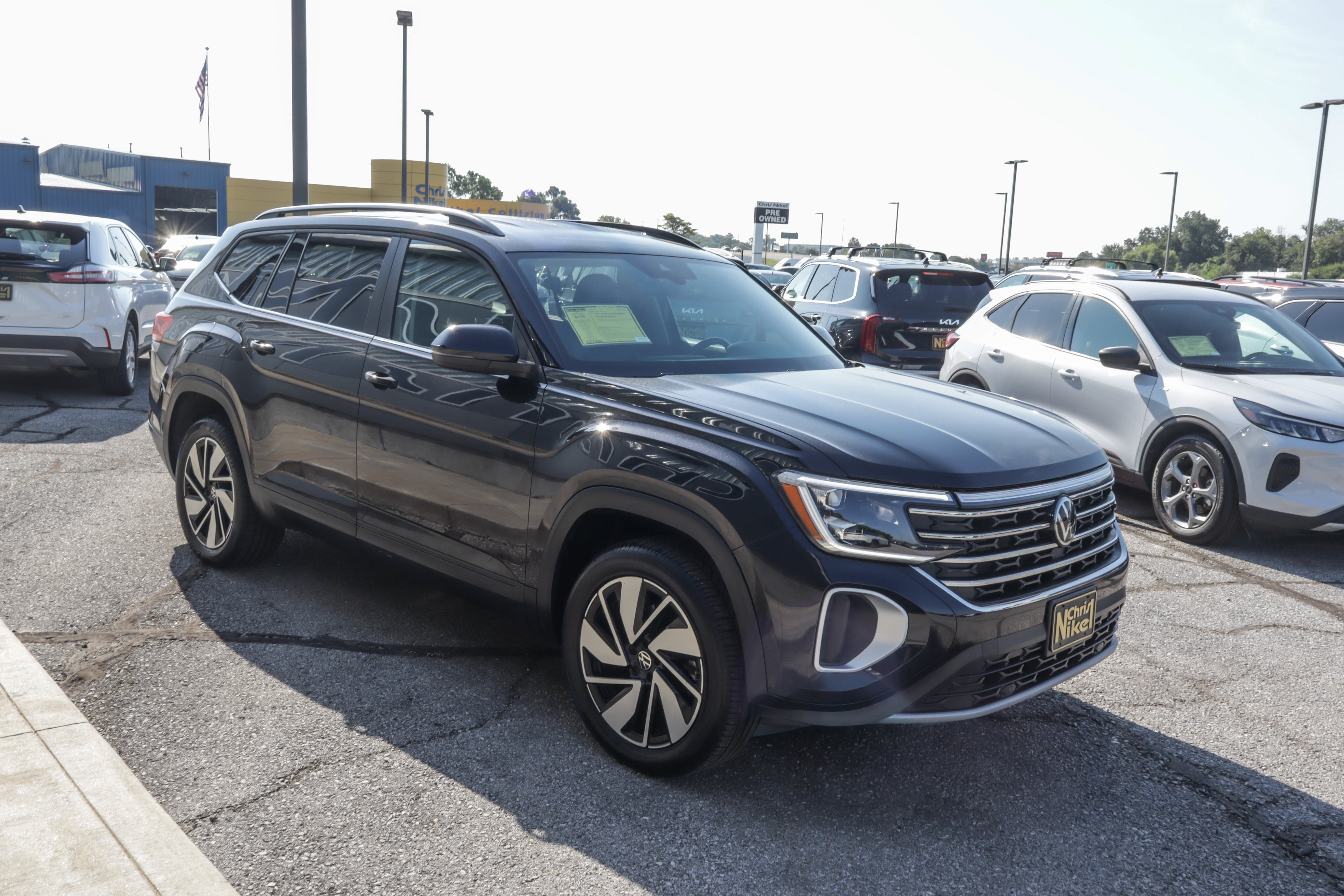 Used 2025 Volkswagen Atlas SE FWD image 3