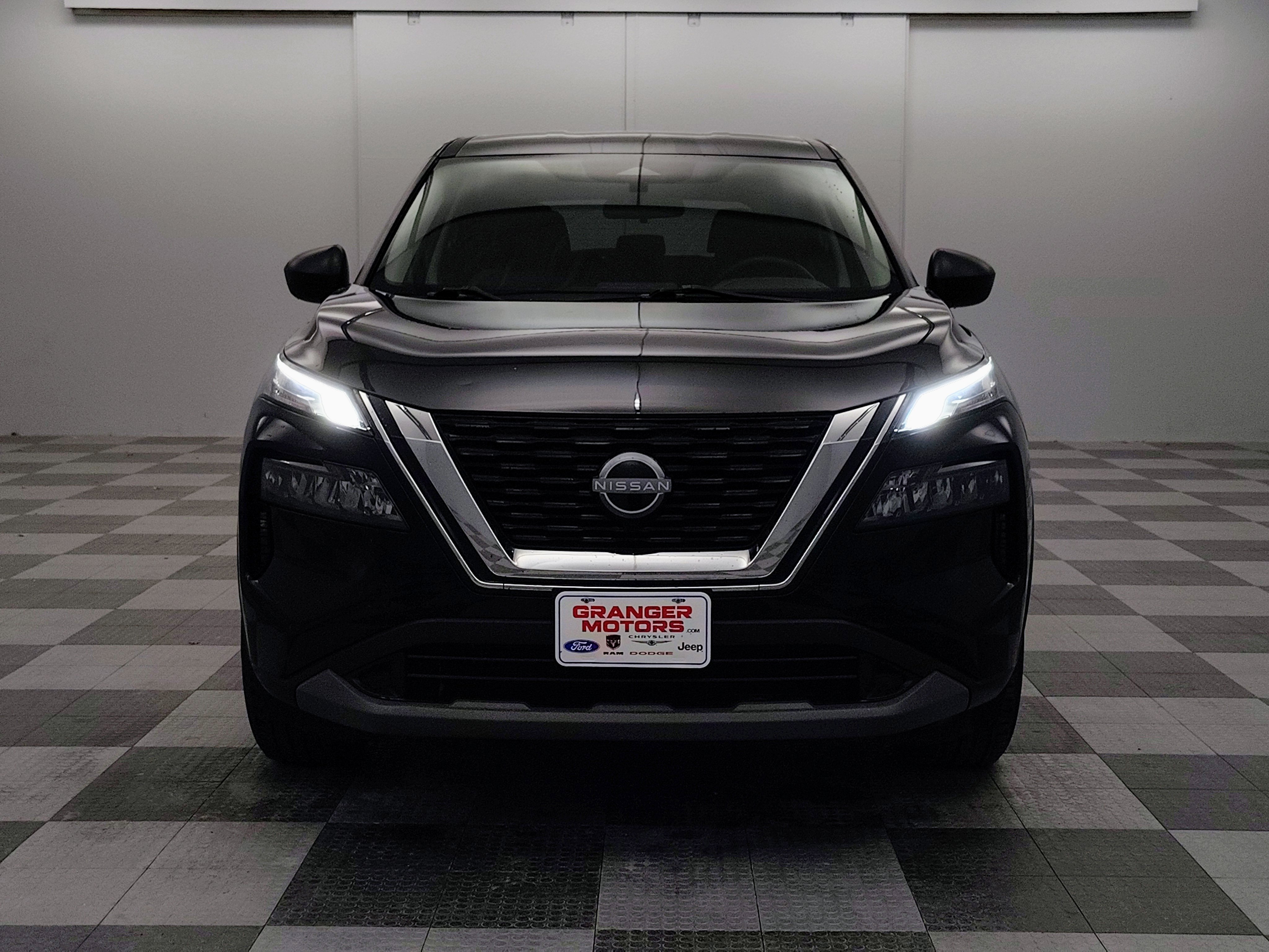 Used 2022 Nissan Rogue S image 4