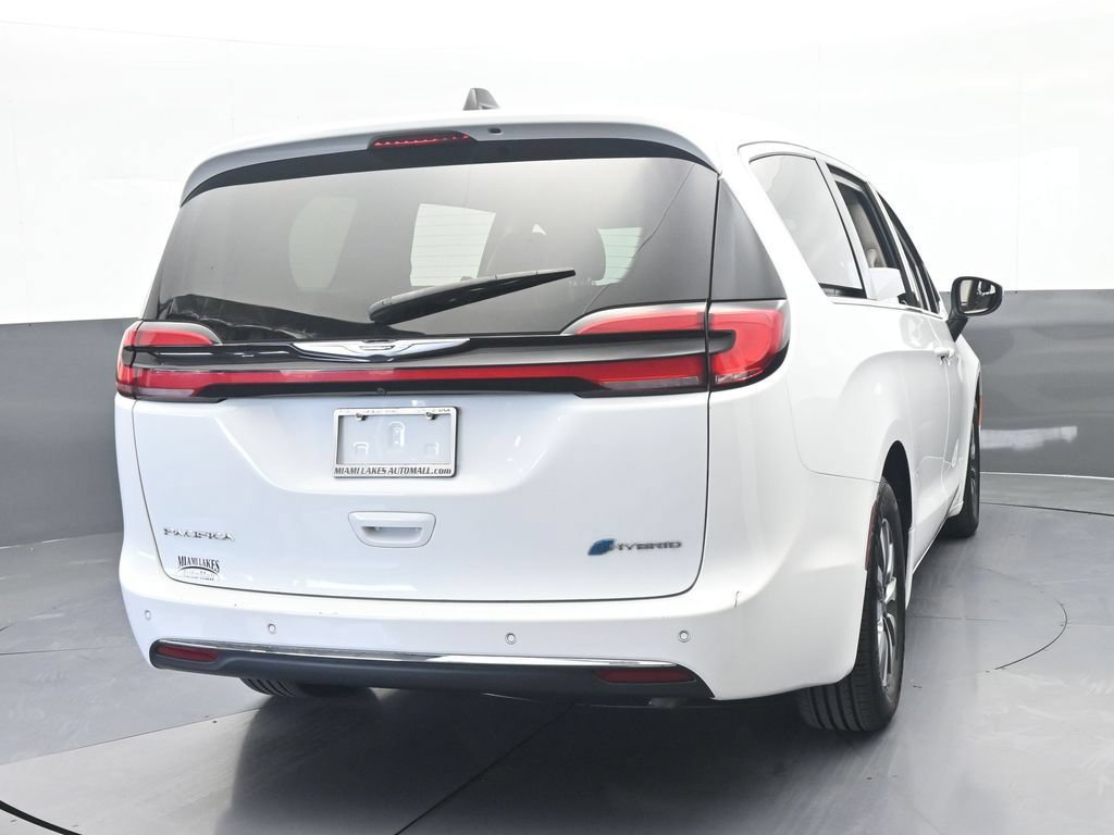 Used 2023 Chrysler Pacifica Touring-L FWD image 5