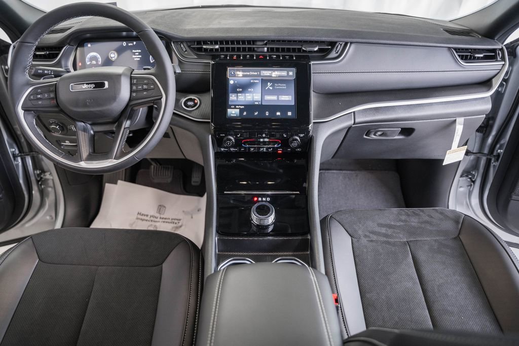 New 2025 Jeep Grand Cherokee Altitude image 19