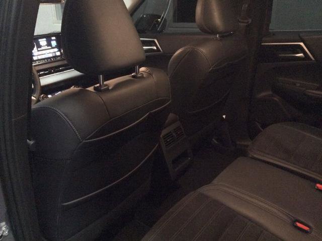 Used 2023 Mitsubishi Outlander SE image 37