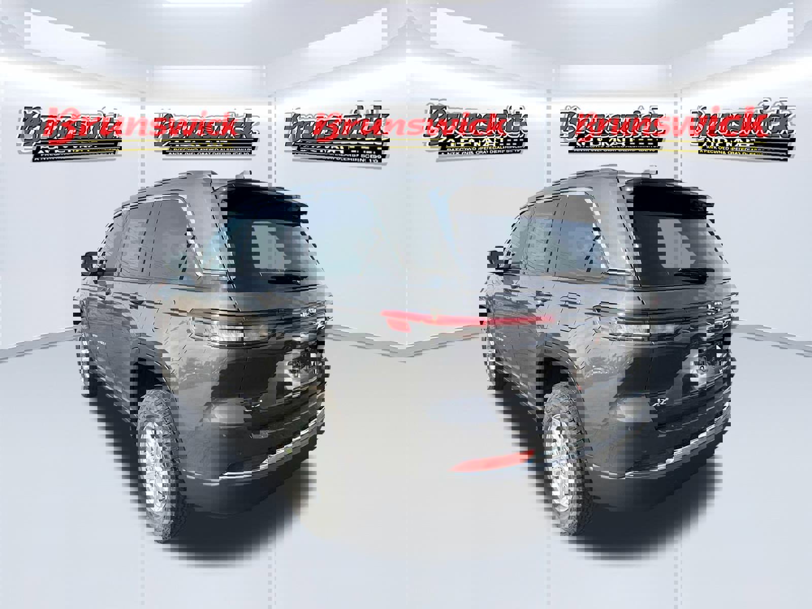 New 2025 Jeep Grand Cherokee Laredo w/ Luxury Tech Group I AWD/4WD image 4