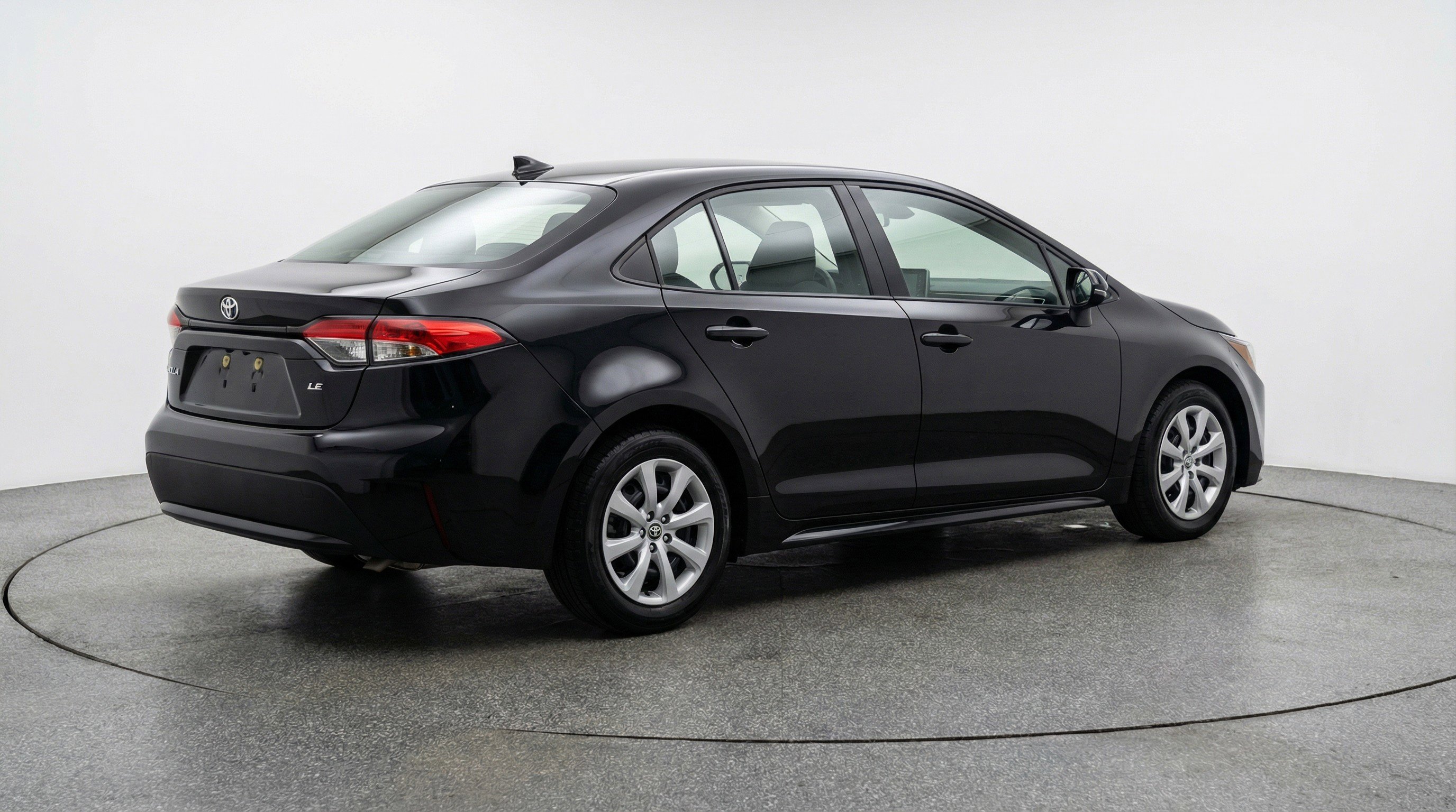 Used 2025 Toyota Corolla LE FWD image 9