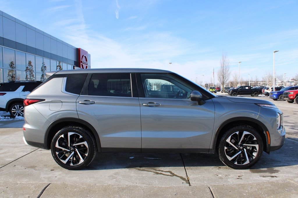 Used 2022 Mitsubishi Outlander SE image 6