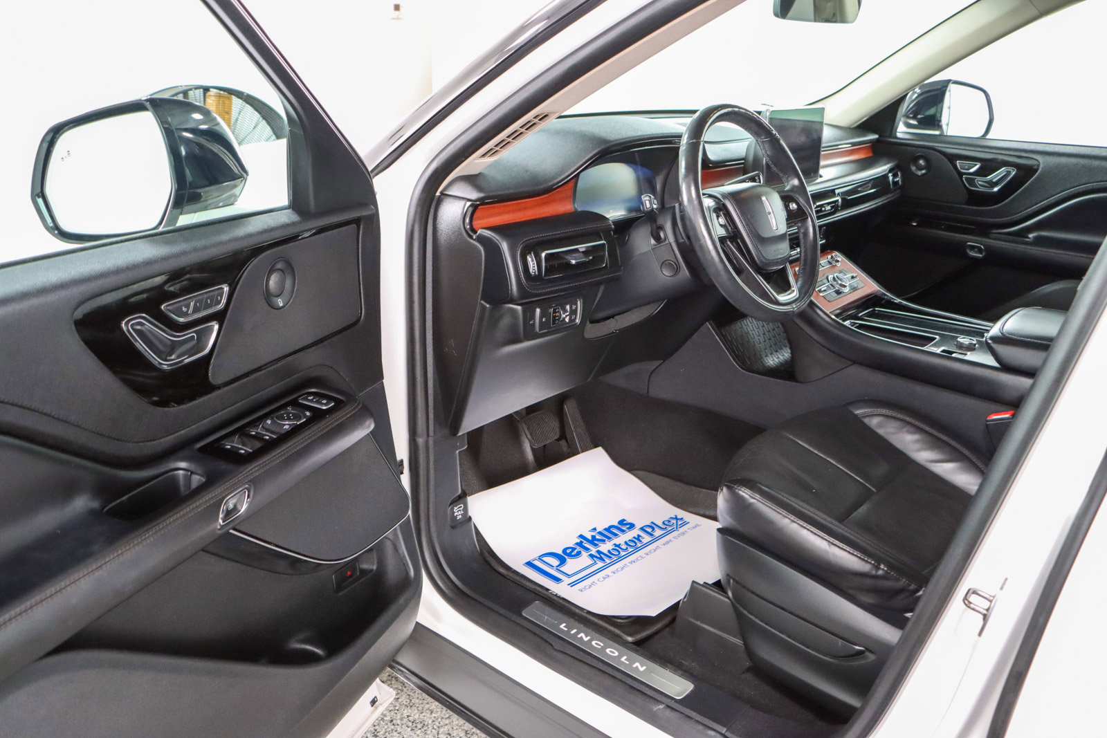 Used 2021 Lincoln Aviator Reserve w/ Equipment Group 201A image 3