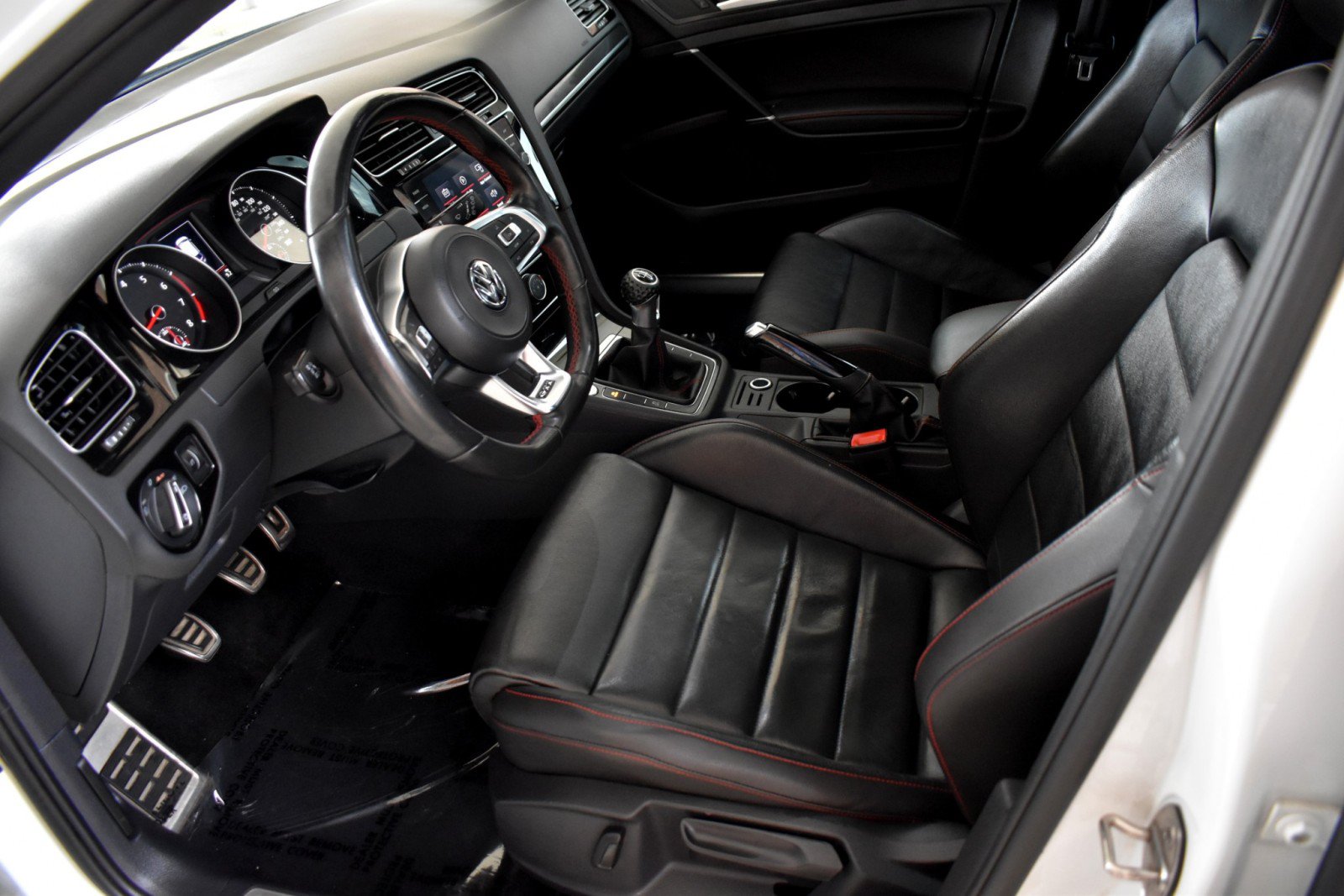 Used 2019 Volkswagen GTI SE FWD image 30