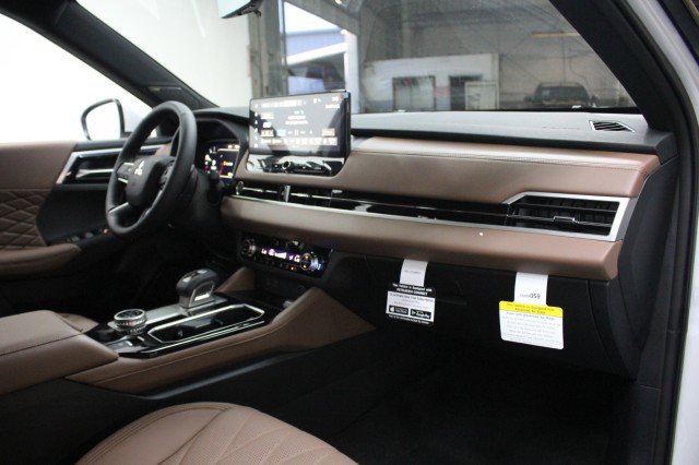 New 2026 Mitsubishi Outlander SEL image 17