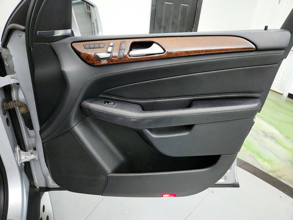 Used 2016 Mercedes-Benz GLE 400 4MATIC w/ Driver Assistance Package image 28