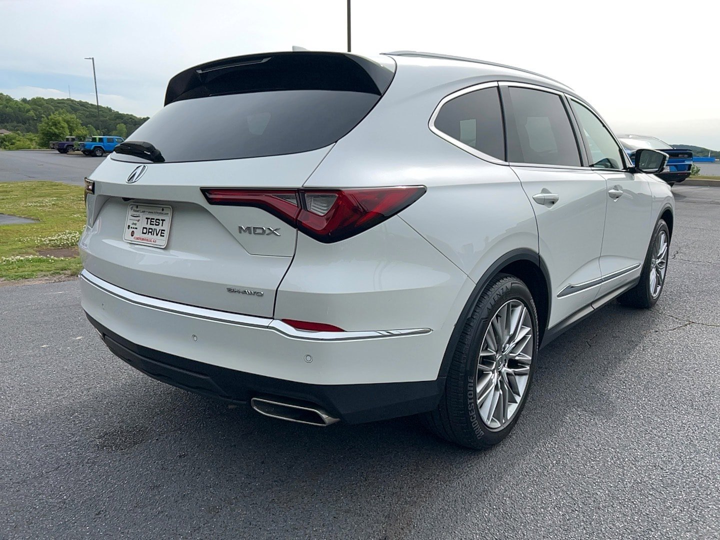 Used 2023 Acura MDX AWD/4WD image 5