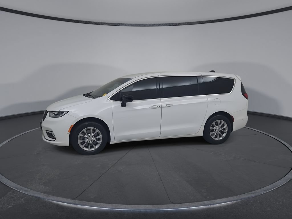 Used 2025 Chrysler Pacifica Select AWD/4WD image 10
