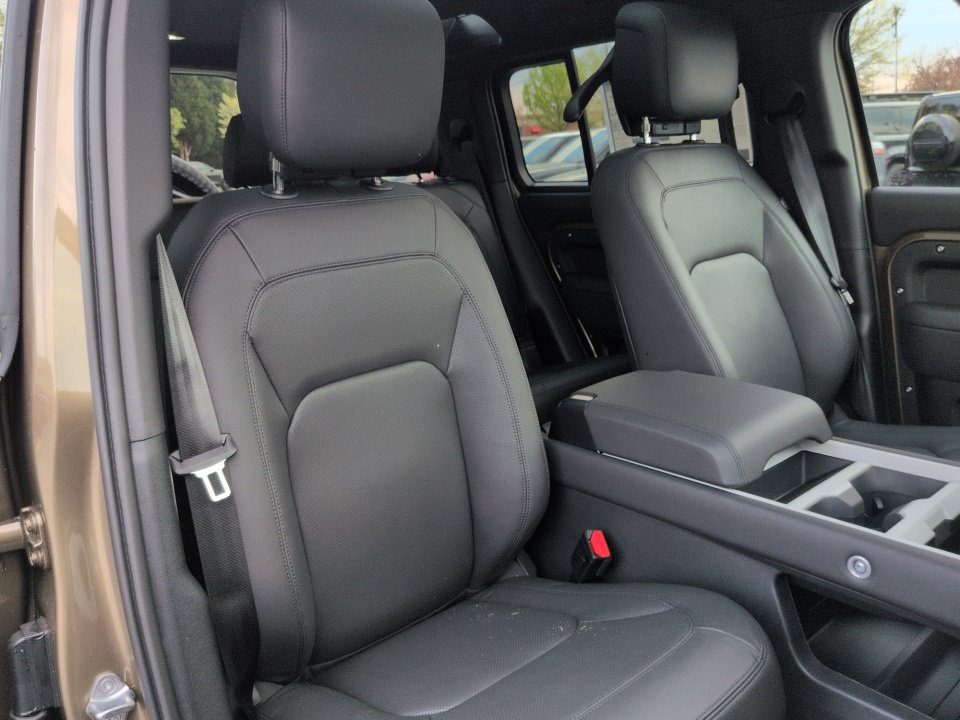 New 2026 Land Rover Defender 110 X-Dynamic SE AWD/4WD image 27