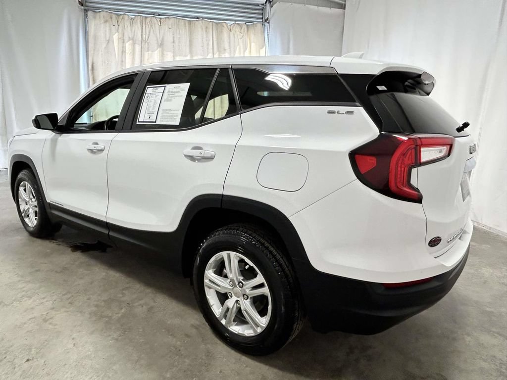 Used 2024 GMC Terrain SLE AWD/4WD image 4