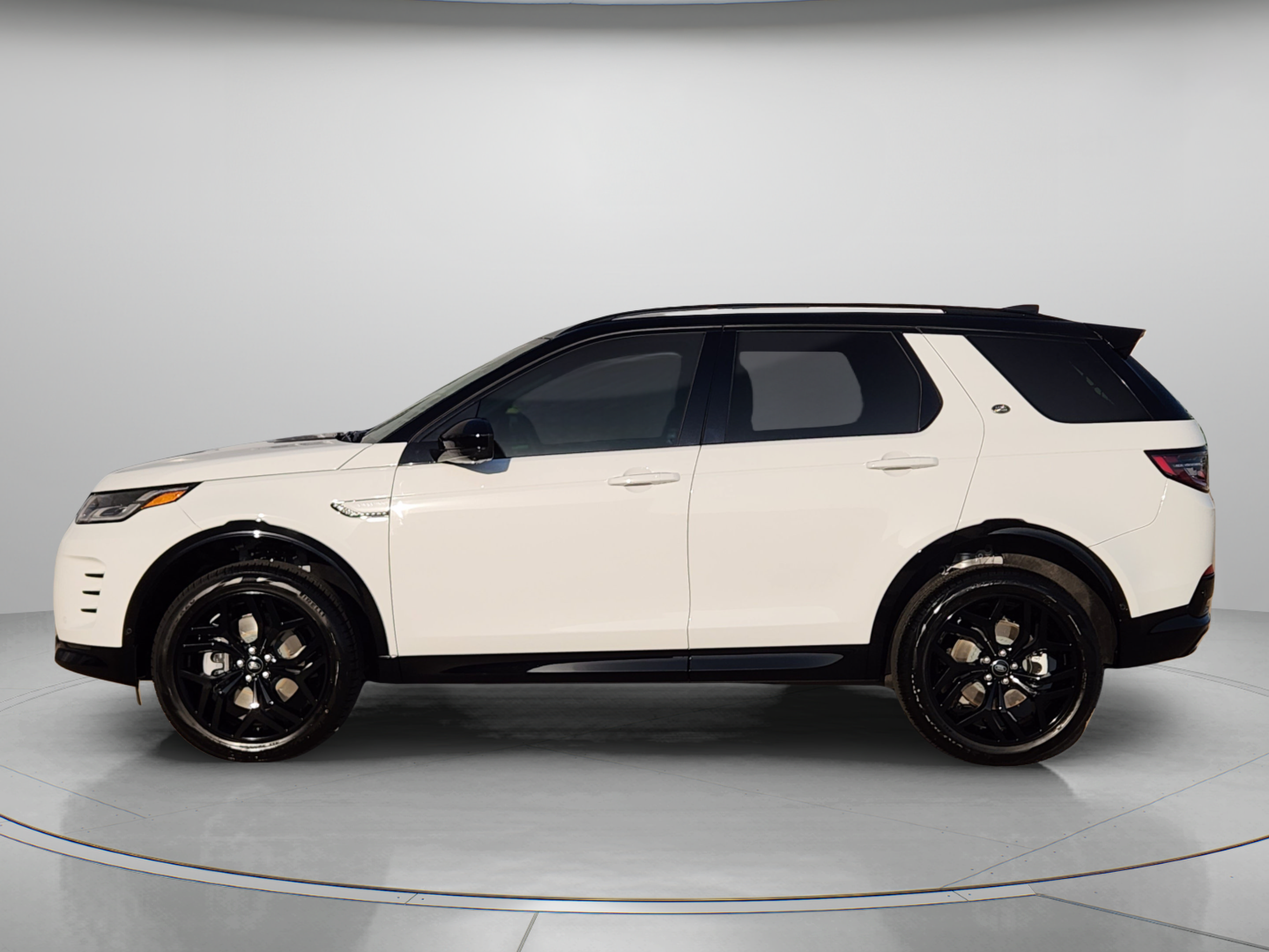 New 2026 Land Rover Discovery Sport Landmark AWD/4WD image 2