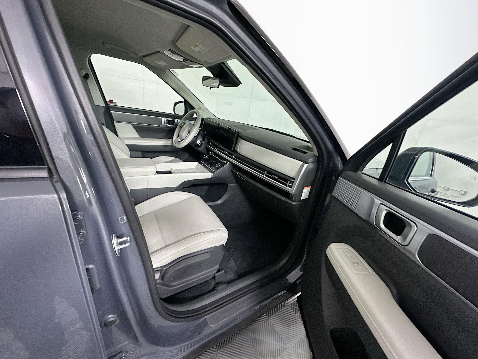 Used 2025 Hyundai Santa Fe SEL image 30