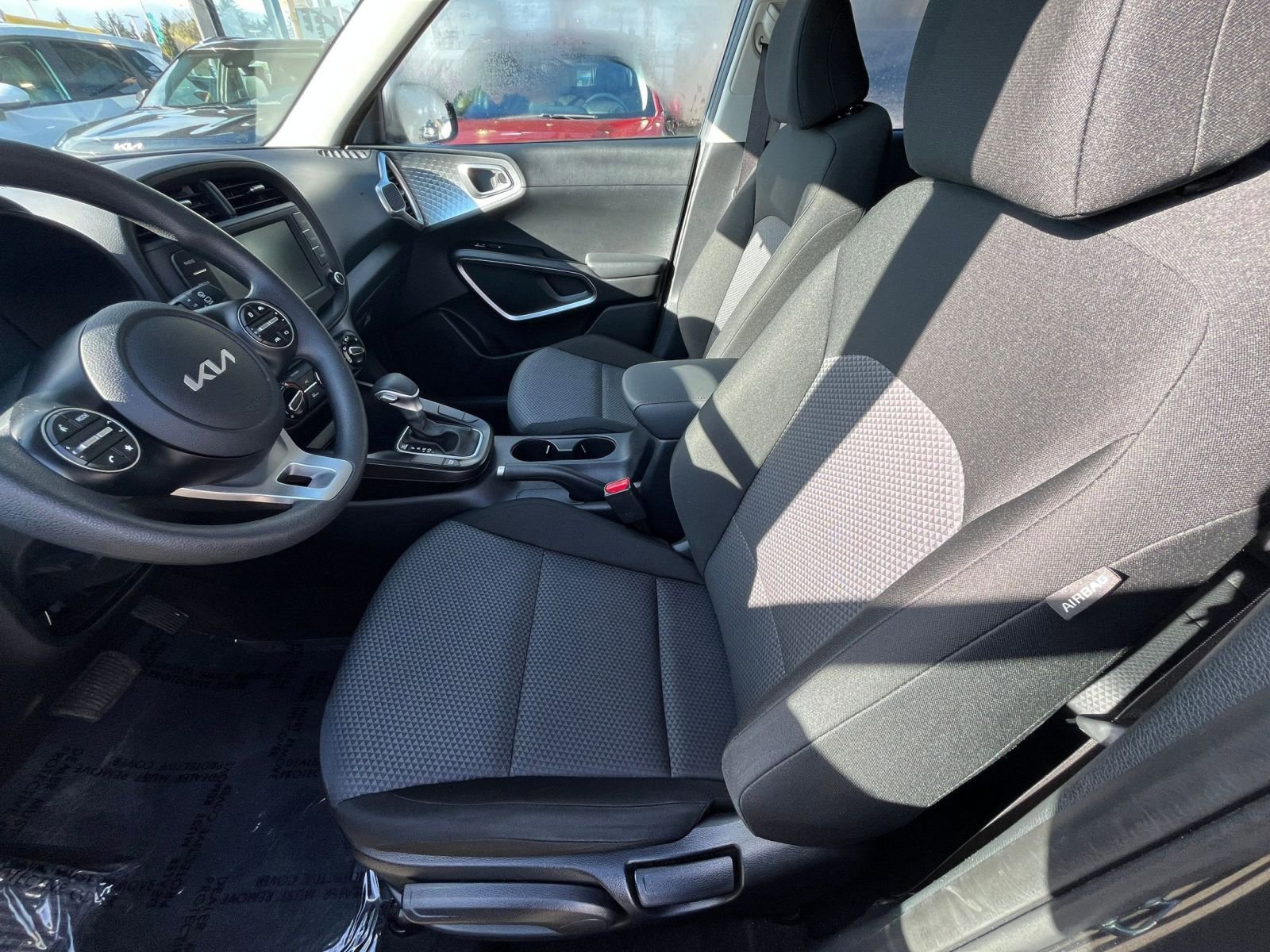Used 2025 Kia Soul LX w/ LX Technology Package FWD image 27