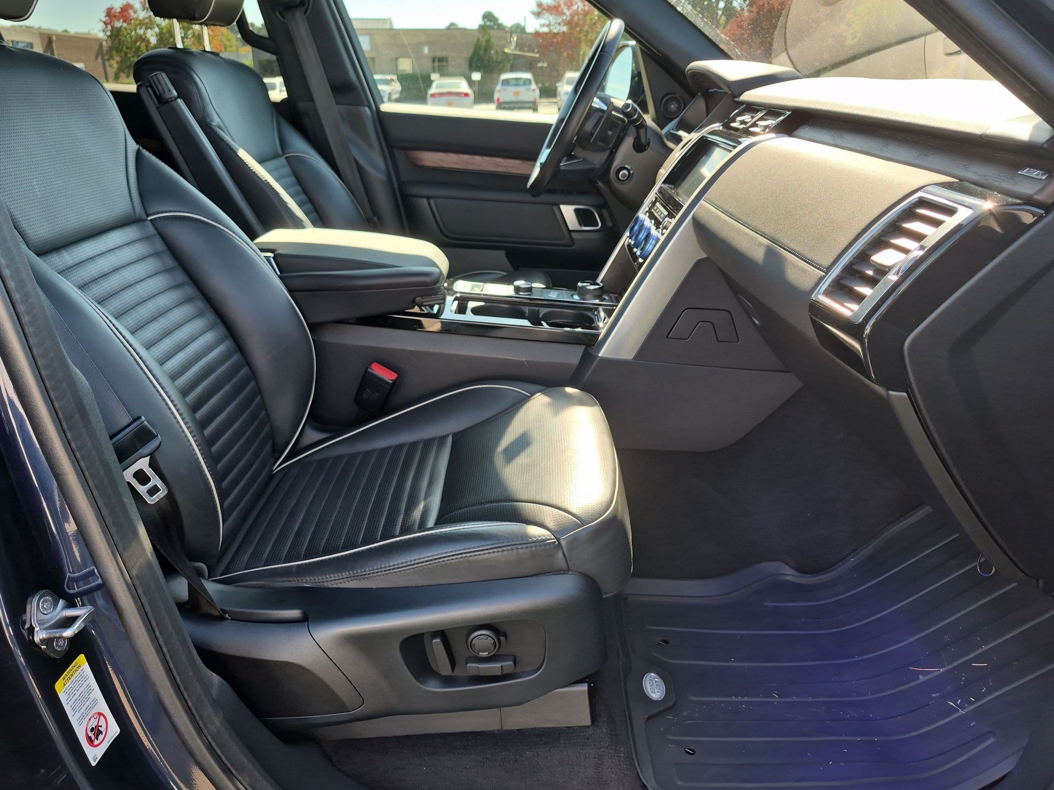 Used 2019 Land Rover Discovery HSE AWD/4WD image 39