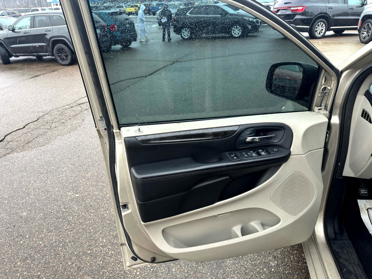 Used 2014 Dodge Grand Caravan SXT image 14