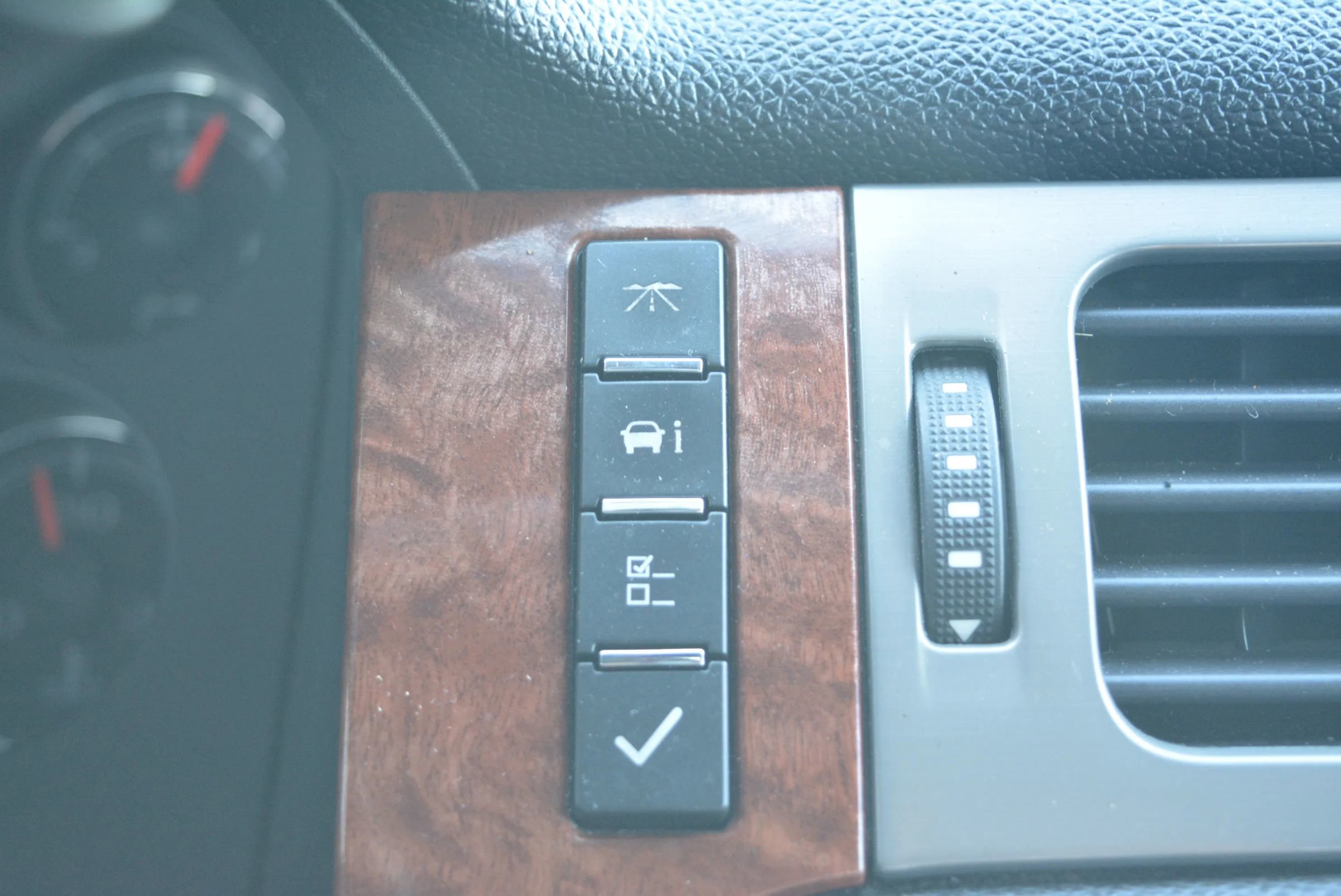 Used 2008 GMC Sierra 3500 SLT image 25