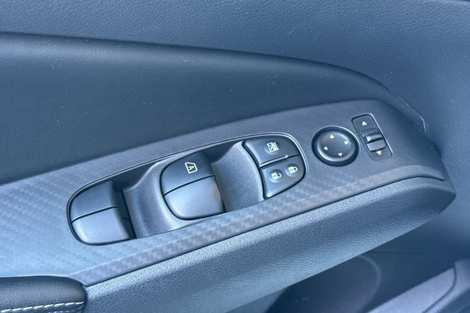 Used 2025 Nissan Altima 2.5 SV image 12