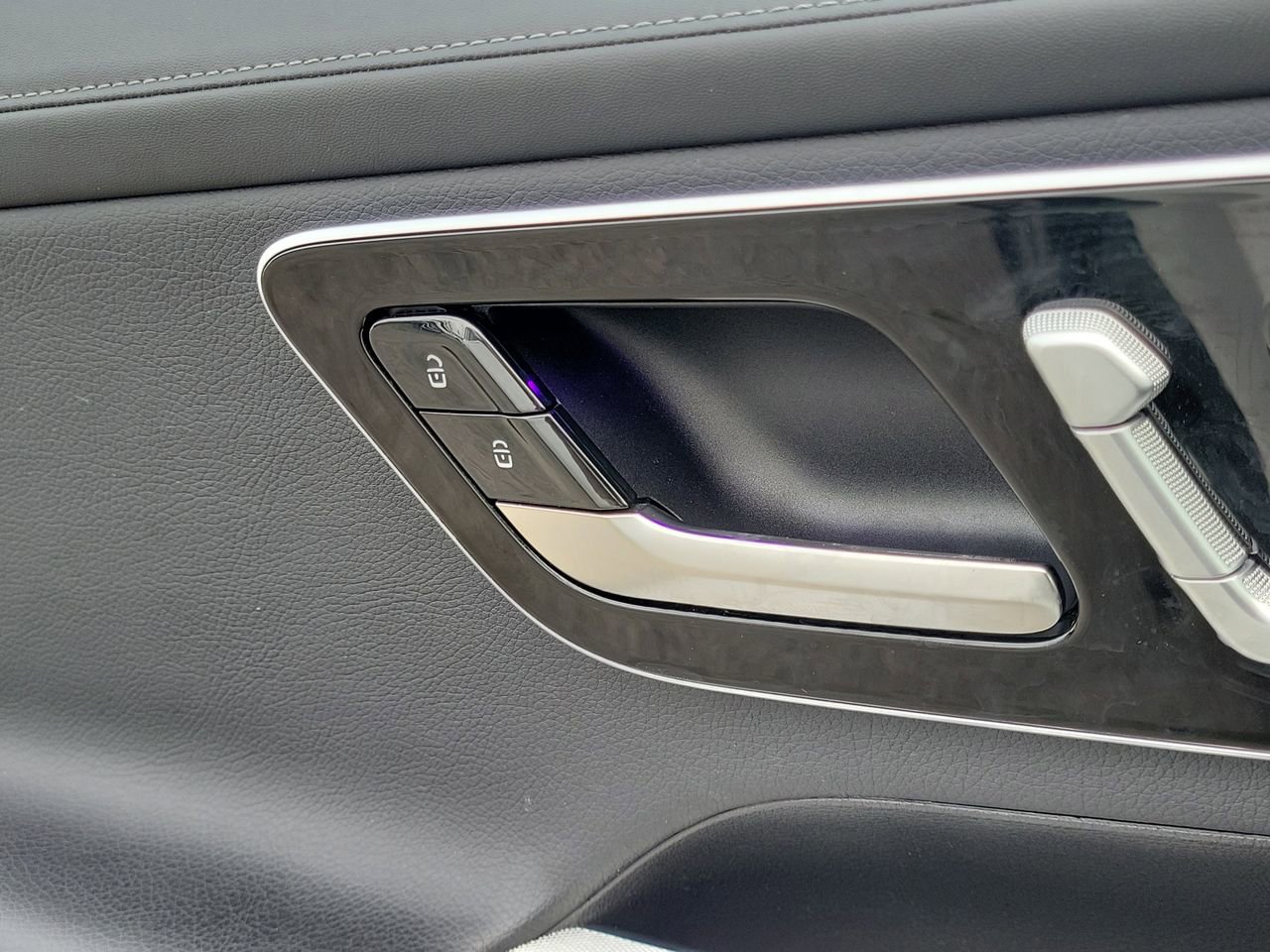 Certified 2024 Mercedes-Benz GLC 300 image 23