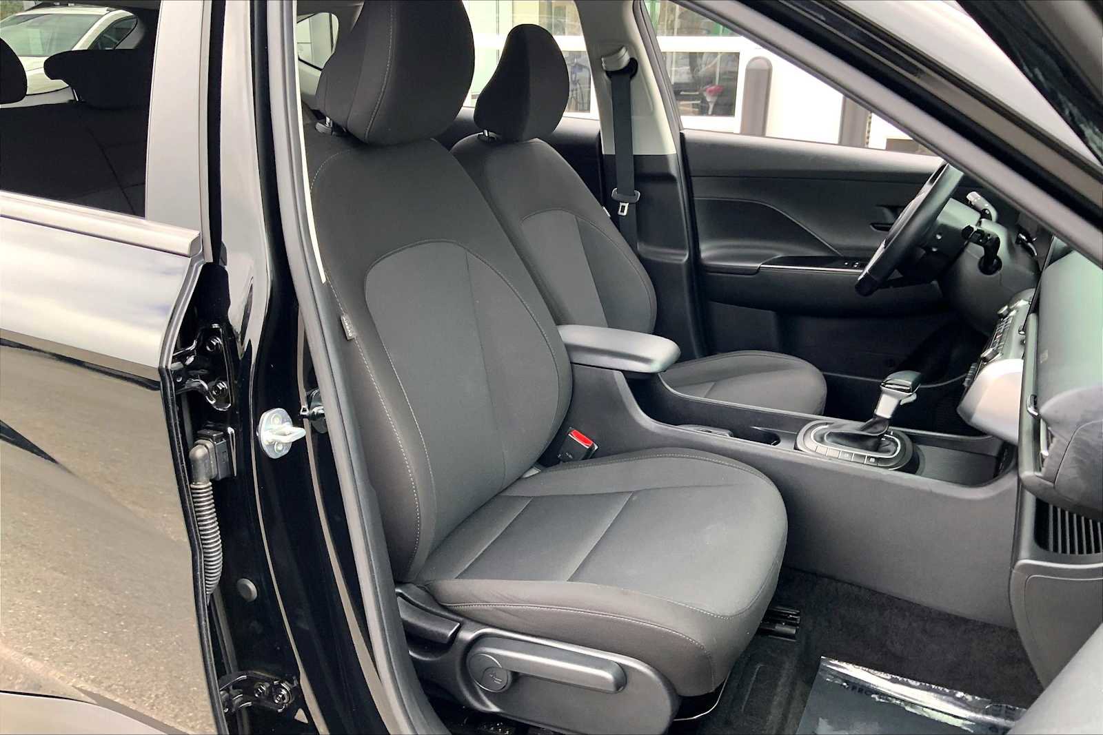 Used 2024 Hyundai Kona SEL FWD image 8