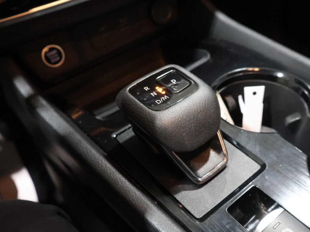 Used 2022 Nissan Rogue S image 28