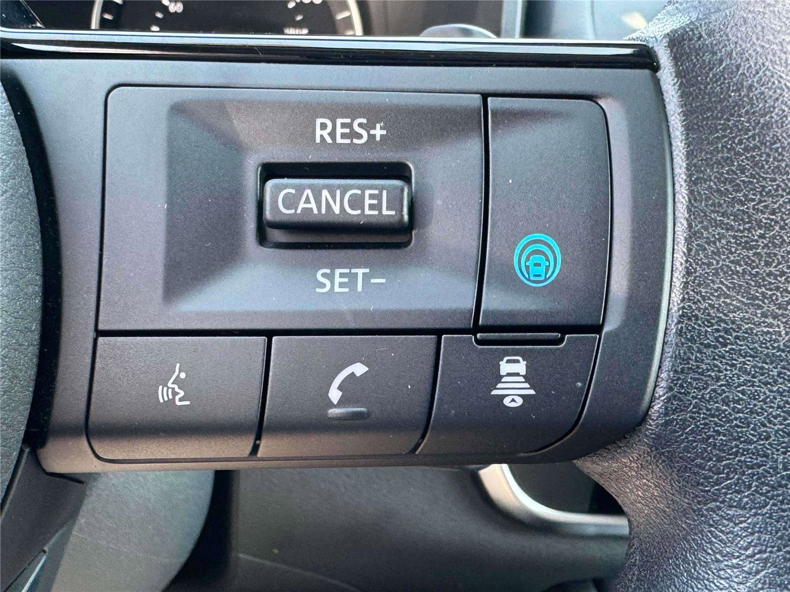 Used 2023 Nissan Rogue SV image 25