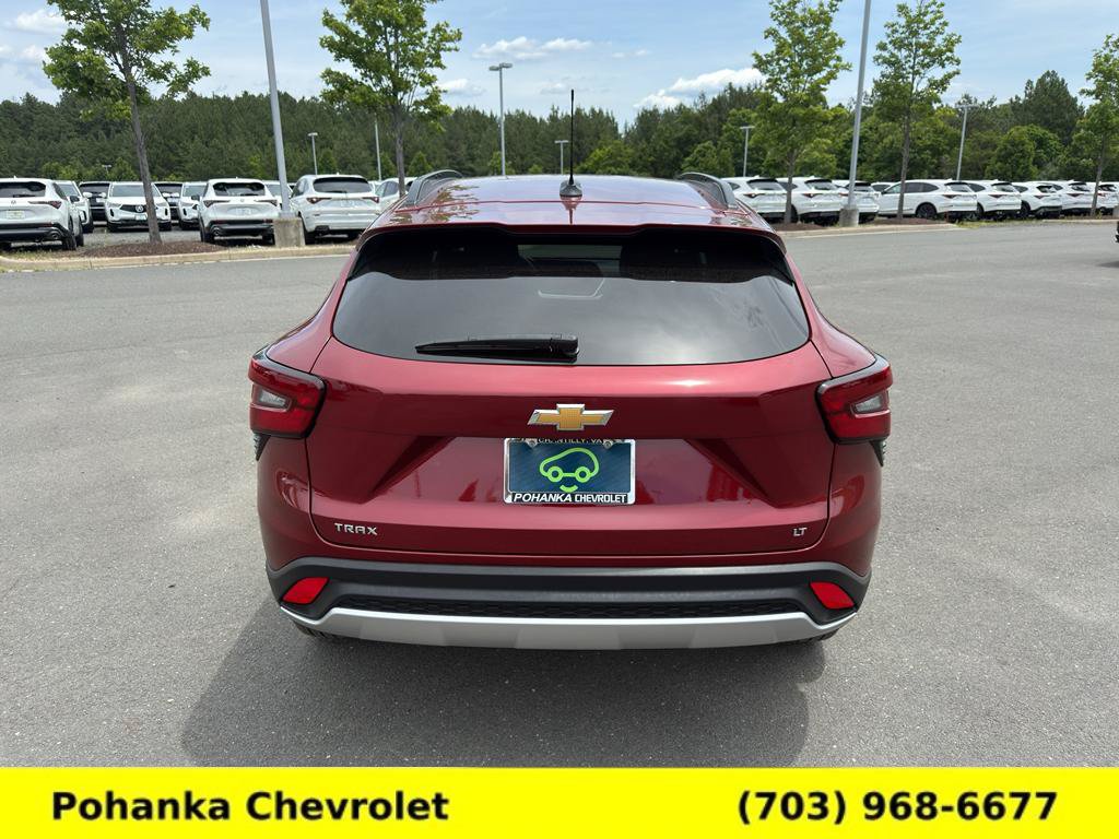 Used 2025 Chevrolet Trax LT FWD image 6