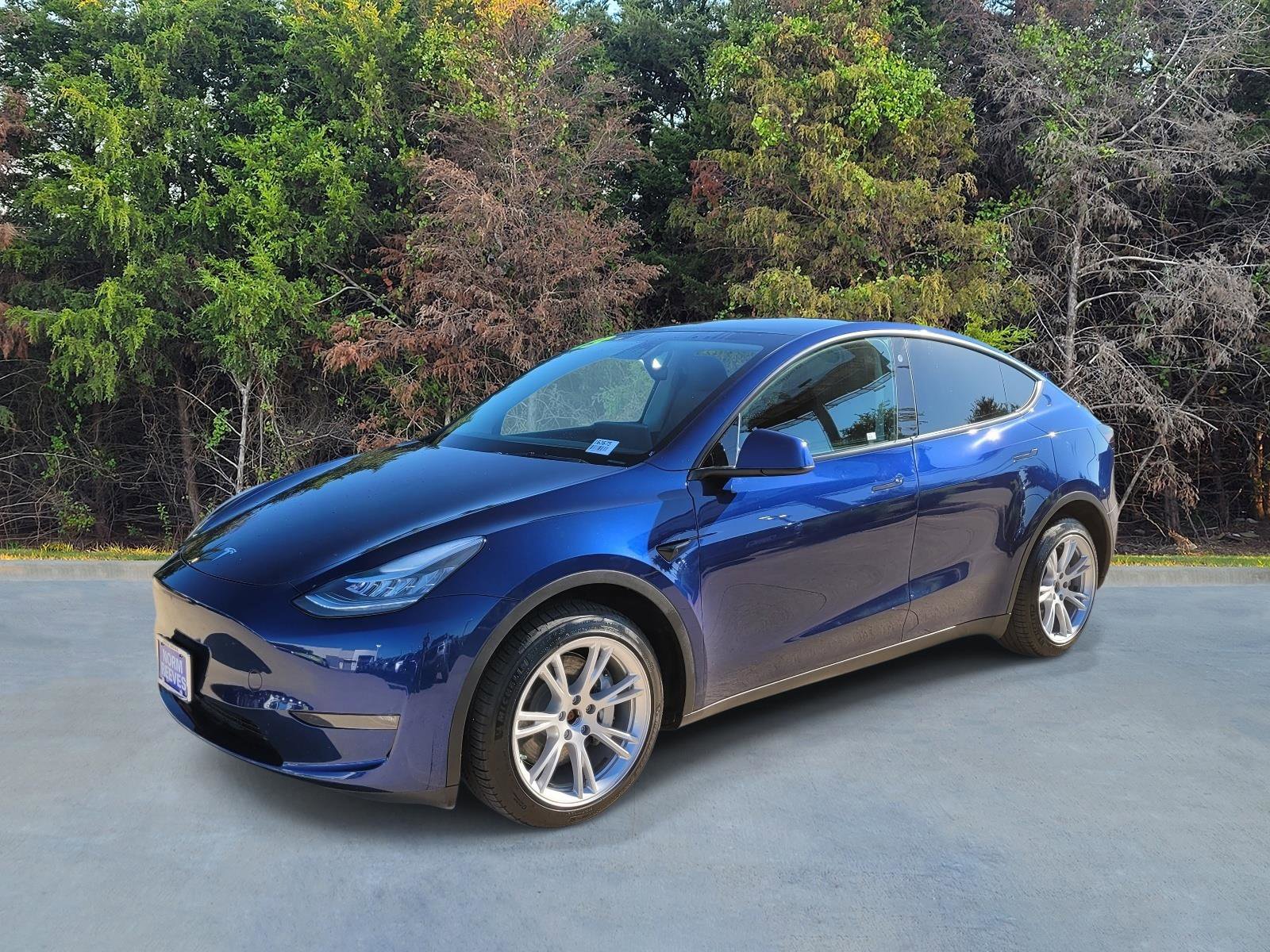 Used 2023 Tesla Model Y Long Range AWD/4WD image 1