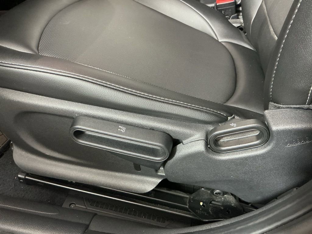 Used 2017 MINI Cooper 4-Door Hardtop image 19