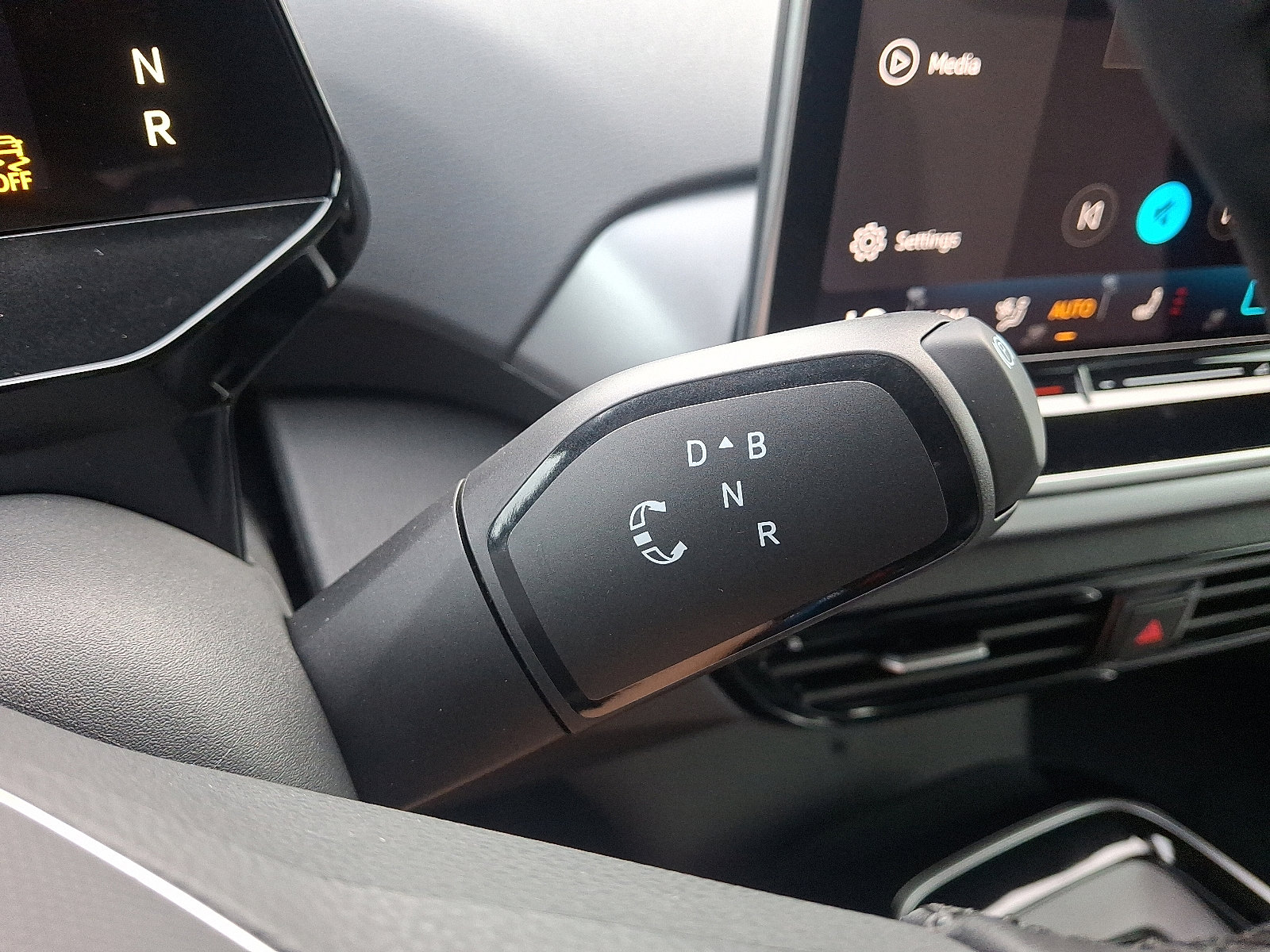 New 2025 Volkswagen ID.4 Pro image 10