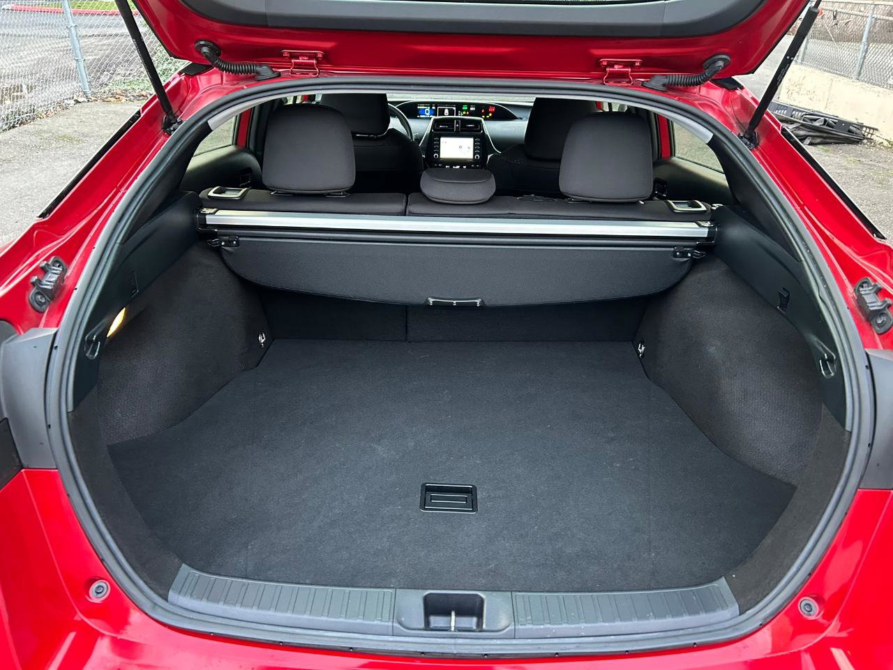 Used 2021 Toyota Prius LE AWD/4WD image 11